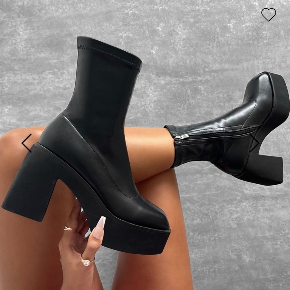 Black Simmi boots